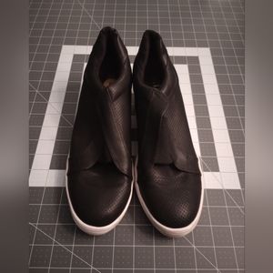 Black and white sneaker